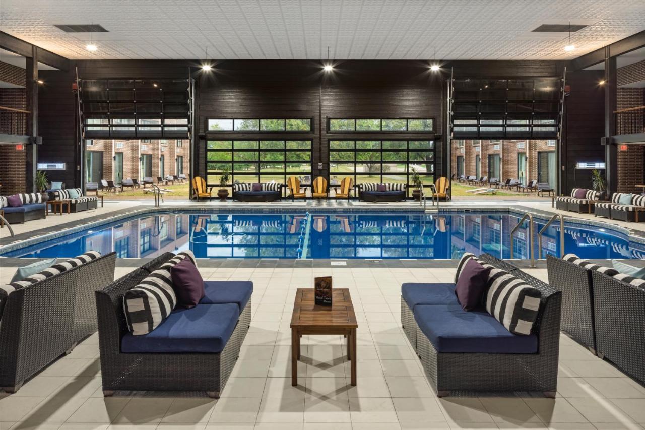 The Highlander Hotel, Ascend Hotel Collection Iowa City Zewnętrze zdjęcie