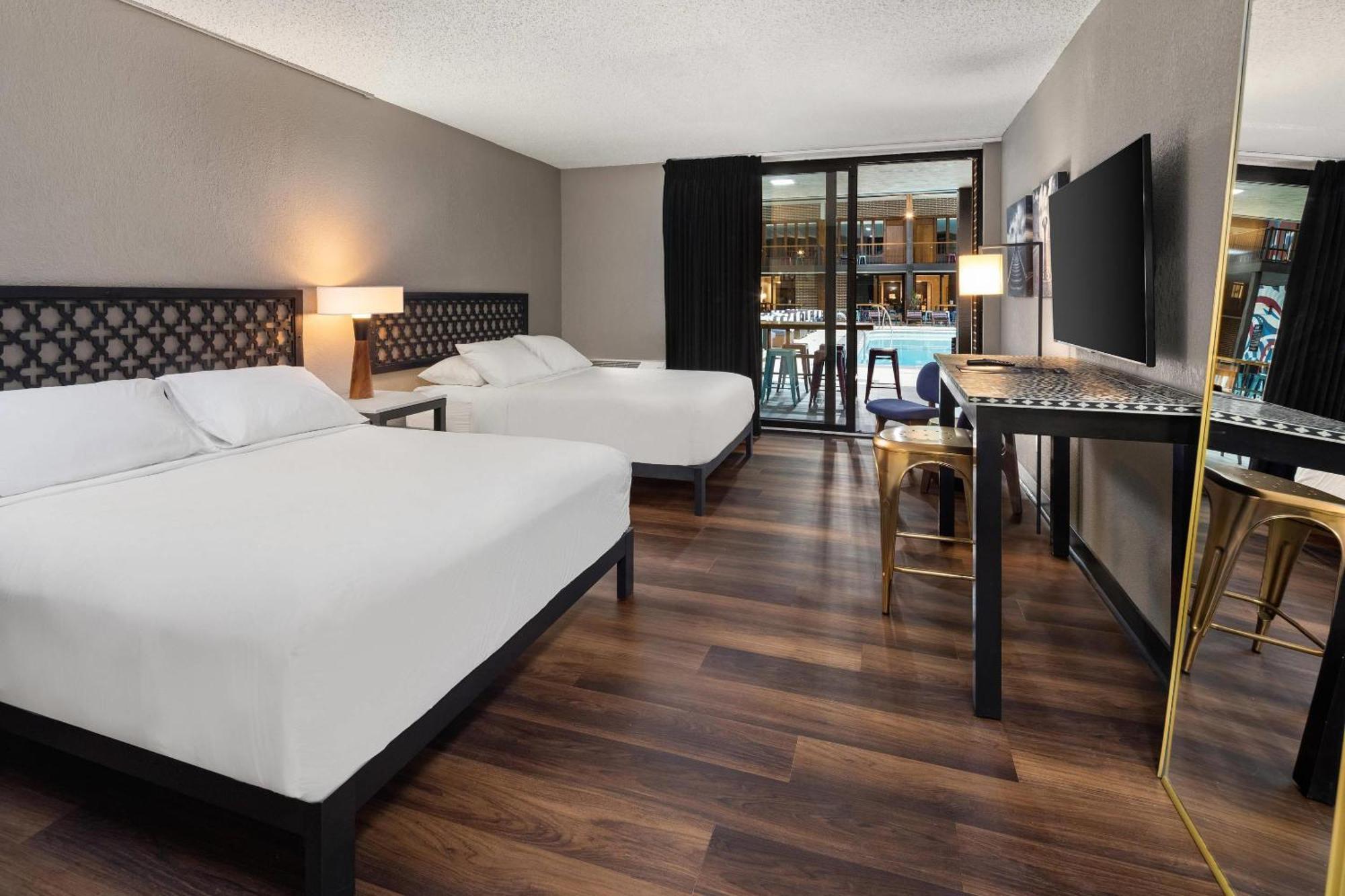 The Highlander Hotel, Ascend Hotel Collection Iowa City Zewnętrze zdjęcie