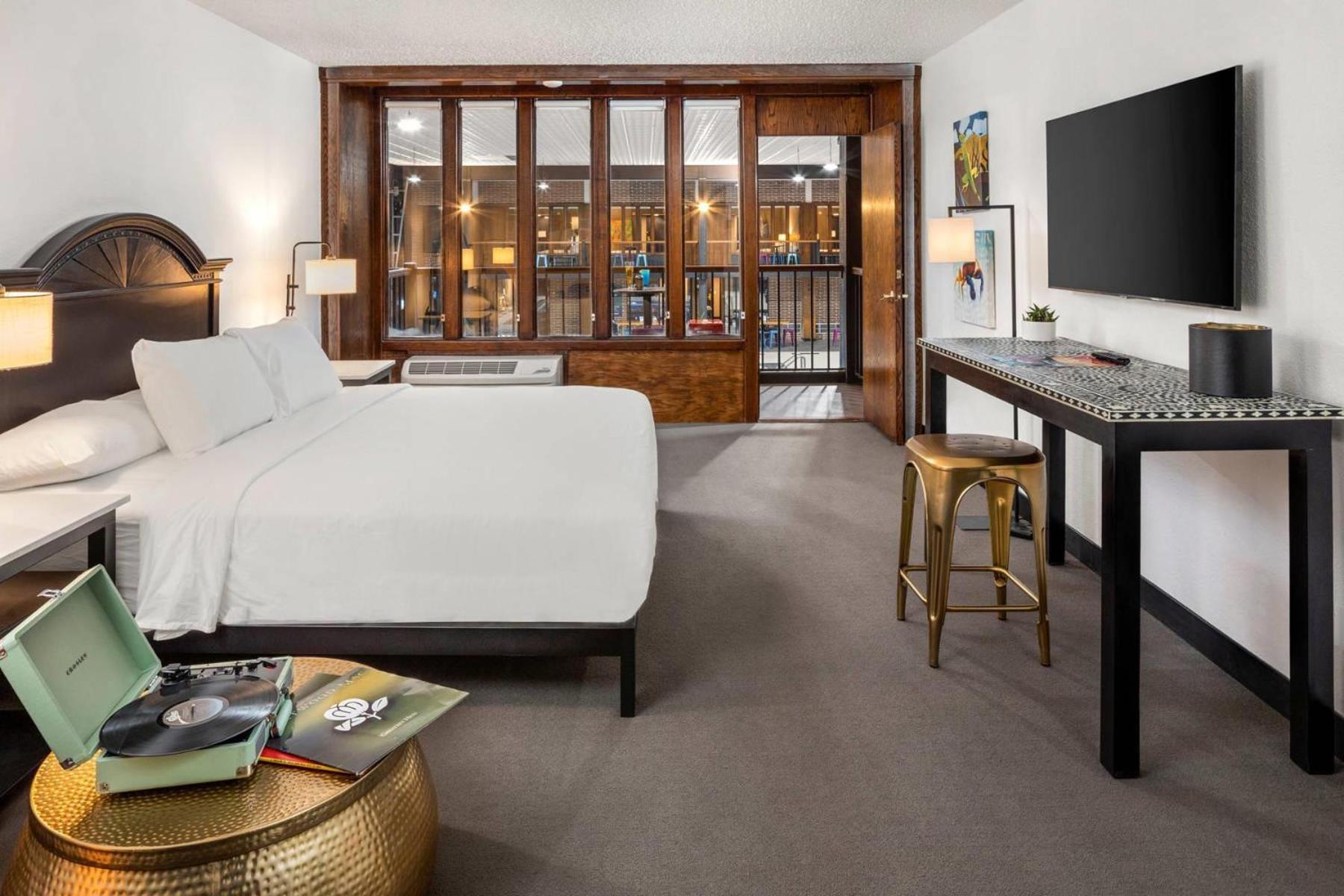 The Highlander Hotel, Ascend Hotel Collection Iowa City Zewnętrze zdjęcie